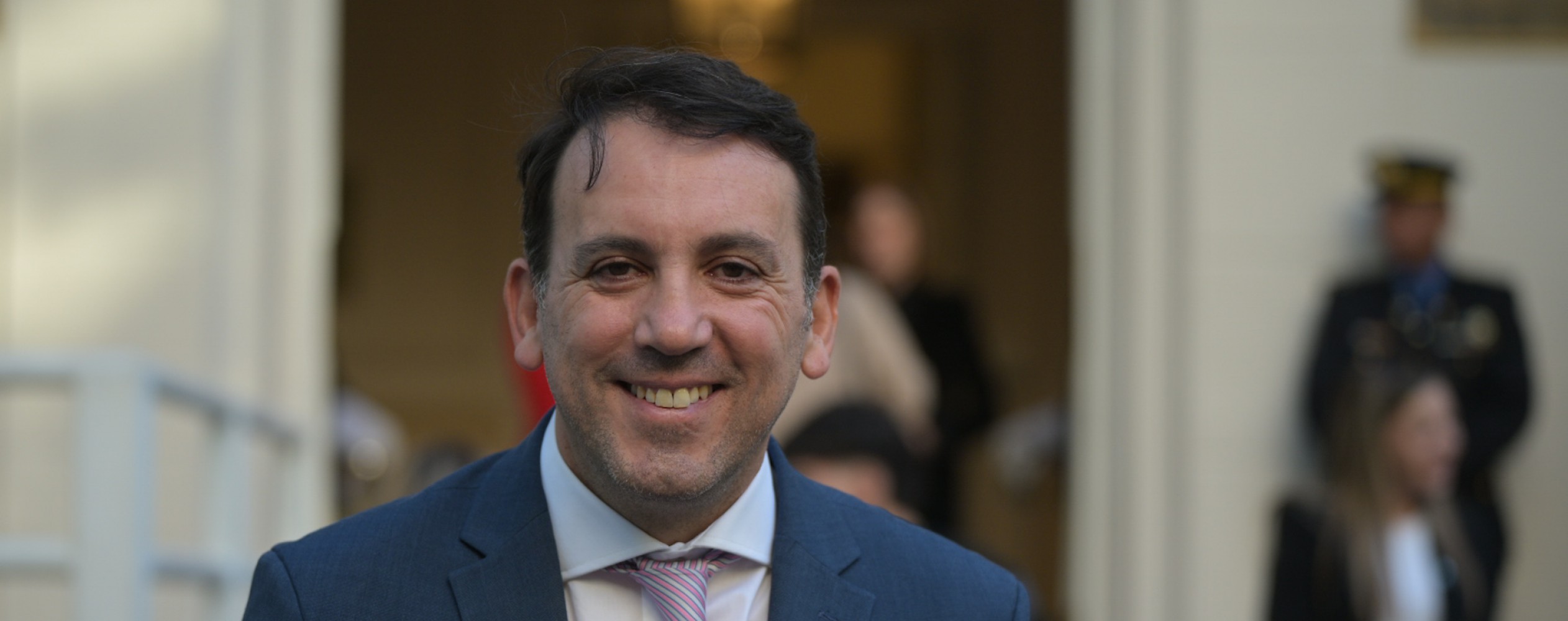 Tadeo García Zalazar defendió el plan de viviendas para docentes