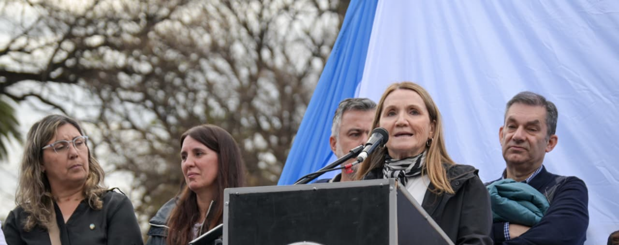 La rectora de la UNCuyo participó de la marcha por los fondos de las universidades