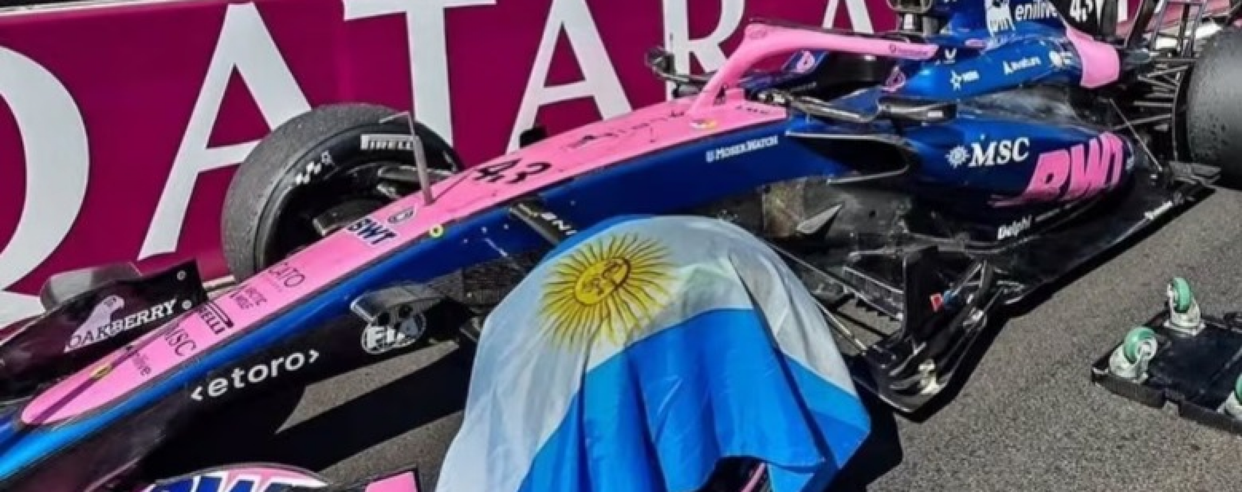 El mendocino que le entregó la bandera a Colapinto en Madrid contó los detalles